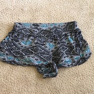 Acacia swimwear shorts. Rayon. Thai print